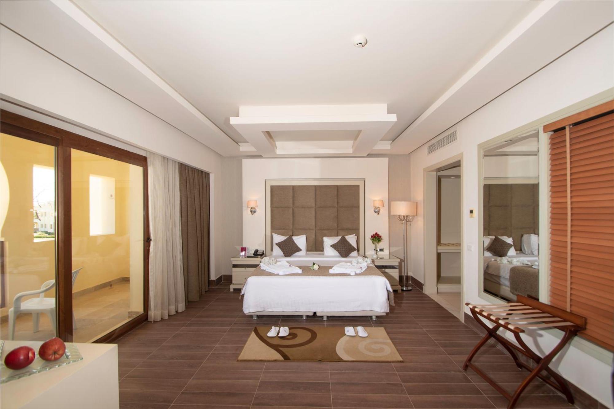 Charmillion Club Resort Σαρμ Ελ Σέιχ Δωμάτιο φωτογραφία A bedroom at the Taj Bengal